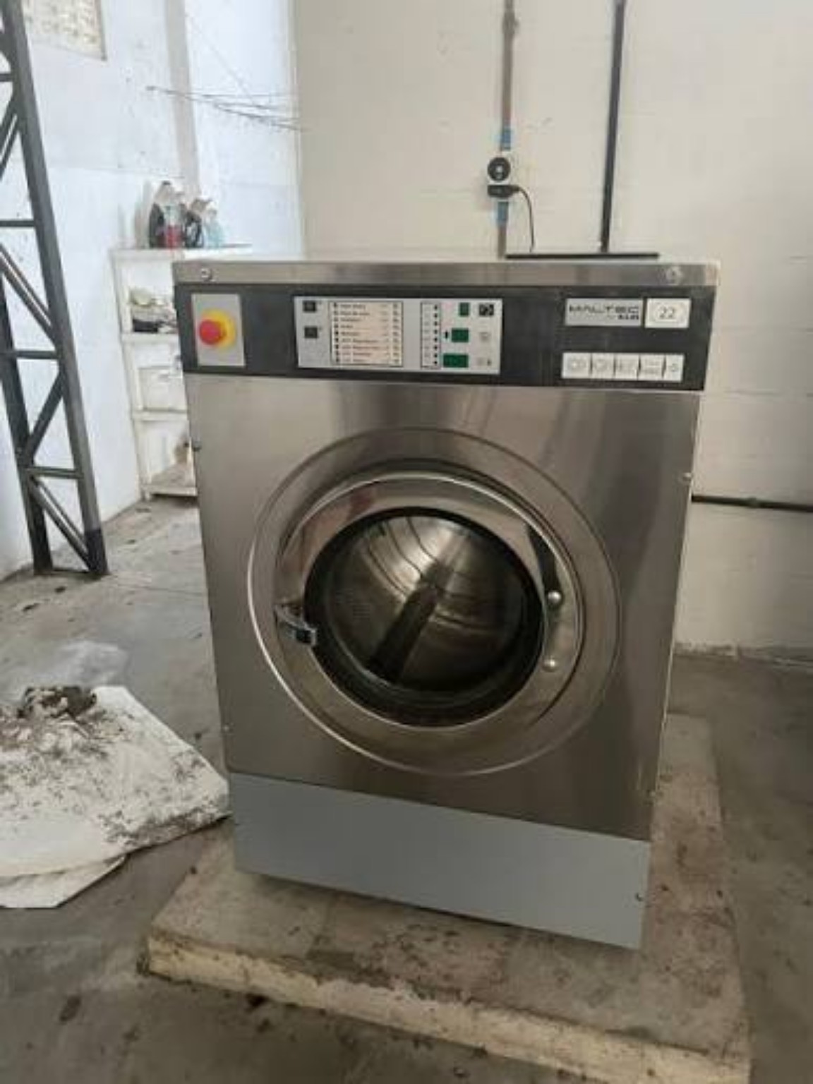 Lote 123 — Máquina de lavar industrial / profissional
