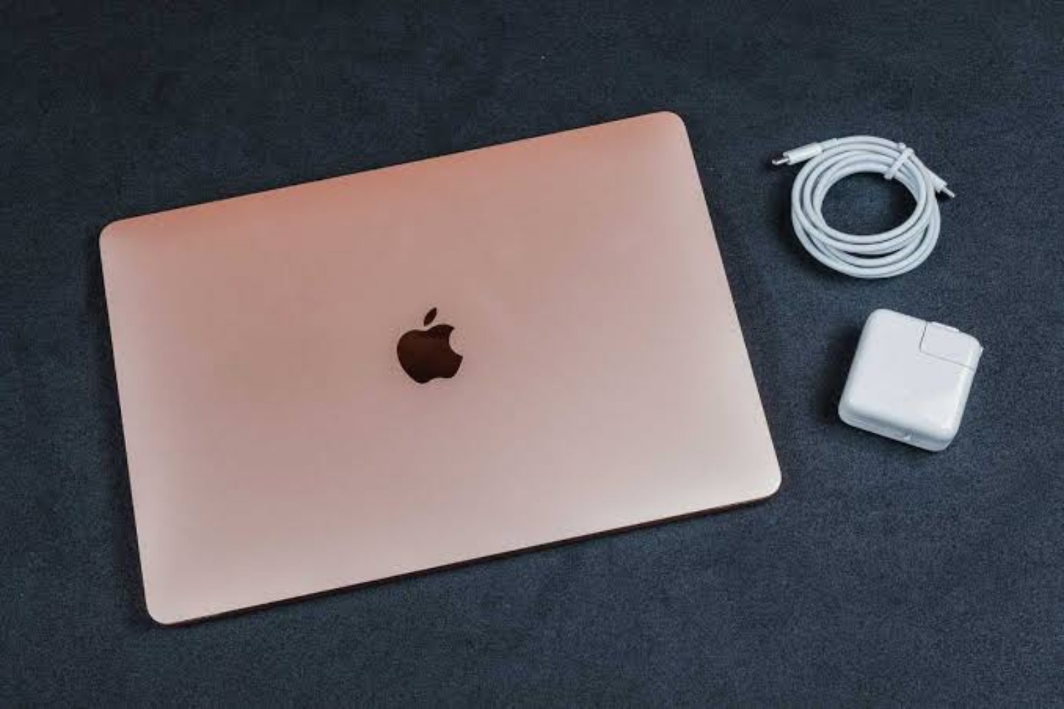 Lote 116 — Apple MacBook Rose Gold