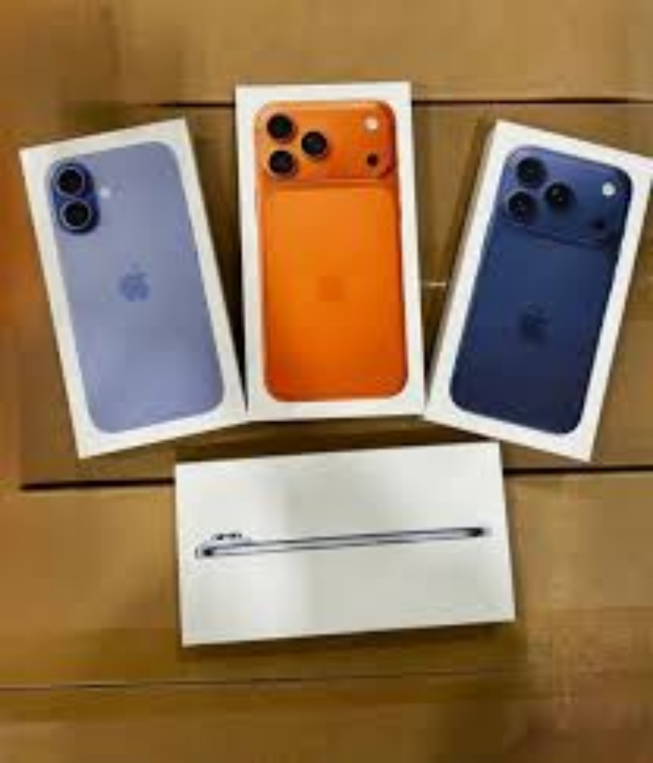 Lote 111 — Lote de Apple iPhones novos com caixas
