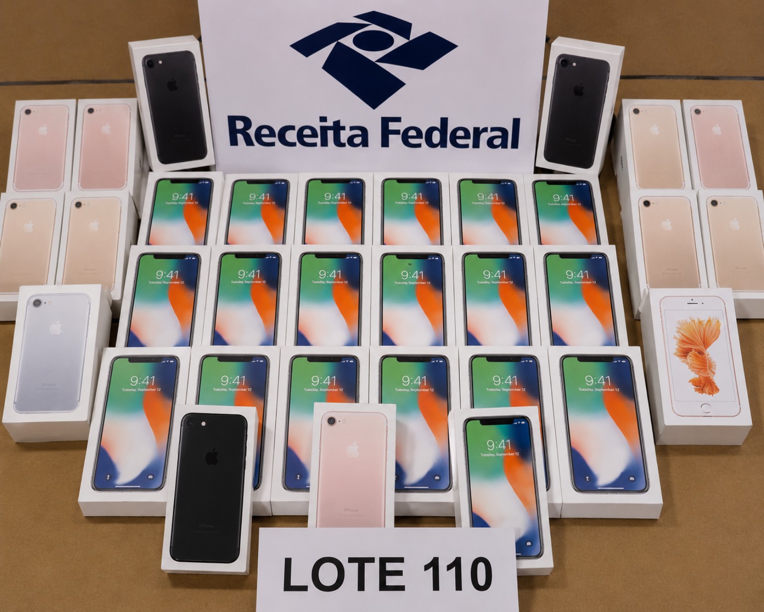 Lote 110 — Lote com vários Apple iPhones