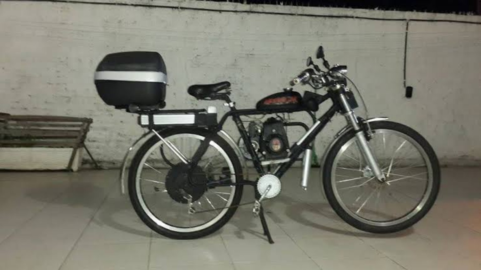 Lote 125 — Bicicleta motorizada