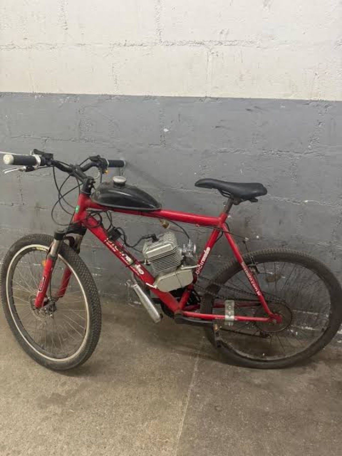 Lote 127 — Bicicleta motorizada